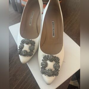 Manolo blahnik white hangisi shoes - 38.5 perfect for wedding! Worn 1x